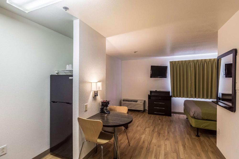 Quadruple Room - Non-Smoking interior